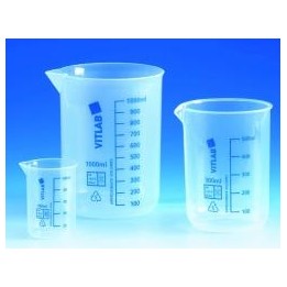 Griffinbecher 25 ml PP, Ausguss, blaue Skala | Hornik